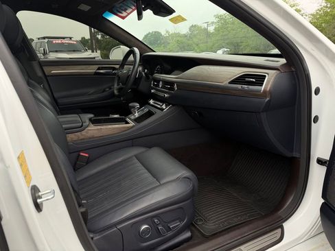 Used 2021 Genesis G90 3.3T Premium RWD image 29