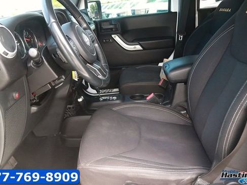 Used 2016 Jeep Wrangler Unlimited Sahara AWD/4WD image 13