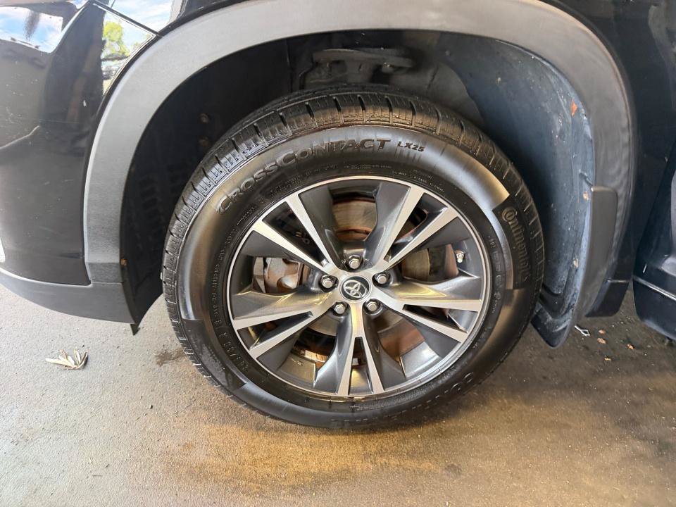 Used 2017 Toyota Highlander LE AWD/4WD image 31
