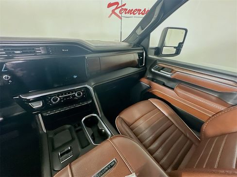 Used 2024 GMC Sierra 2500 Denali Ultimate image 11