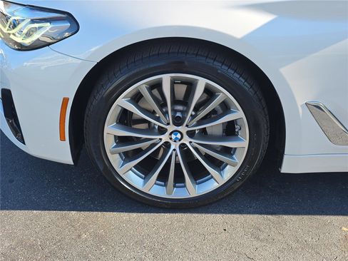Used 2023 BMW 530i w/ Executive Package image 7