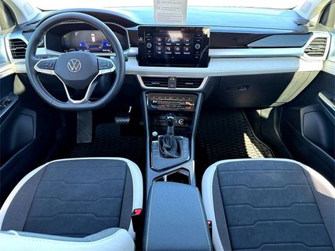 Certified 2025 Volkswagen Taos SE image 28