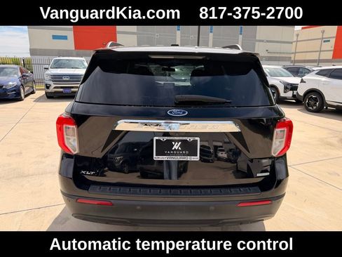 Used 2020 Ford Explorer XLT image 3