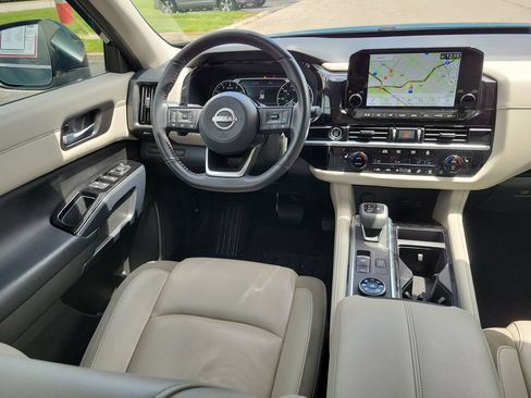 Used 2023 Nissan Pathfinder SL AWD/4WD image 6