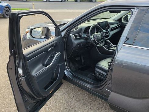 Used 2022 Toyota Highlander XLE image 40