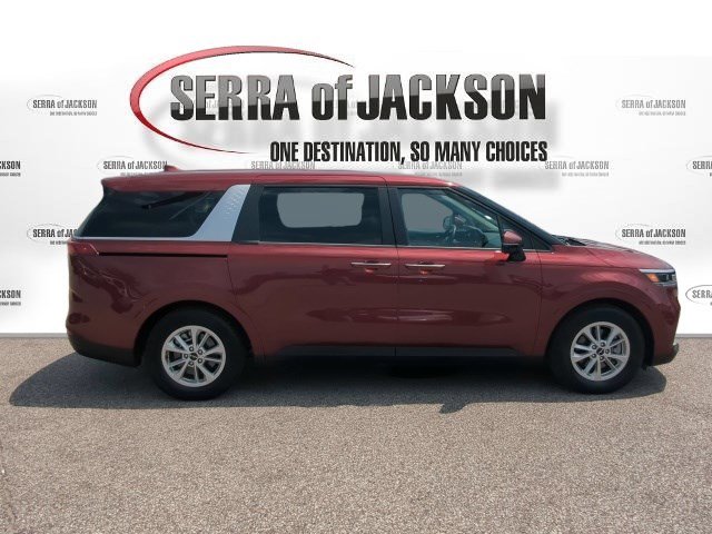 Certified 2024 Kia Carnival LX FWD image 9