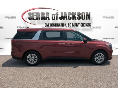 Certified 2024 Kia Carnival LX FWD image 9