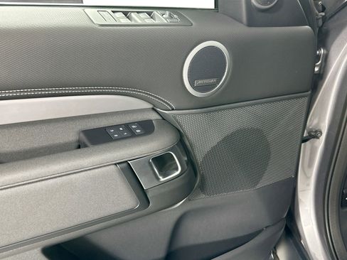 Certified 2025 Land Rover Discovery Dynamic SE image 19