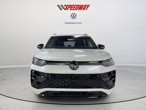 New 2026 Volkswagen Tiguan SE R-Line AWD/4WD image 3