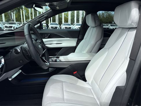 Used 2024 Cadillac Lyriq Luxury image 9