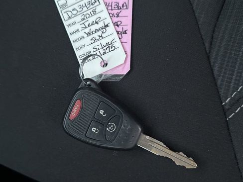 Used 2018 Jeep Wrangler Unlimited Sahara w/ Connectivity Group image 28