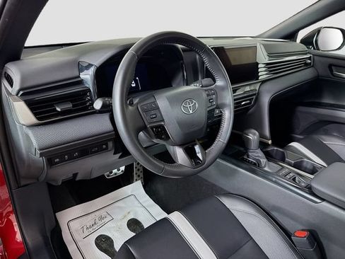 Used 2025 Toyota Camry SE w/ Convenience Package FWD image 9