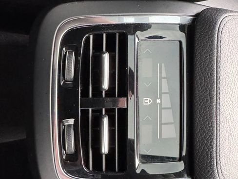 Used 2018 Volvo XC90 T6 Momentum w/ Convenience Package image 23