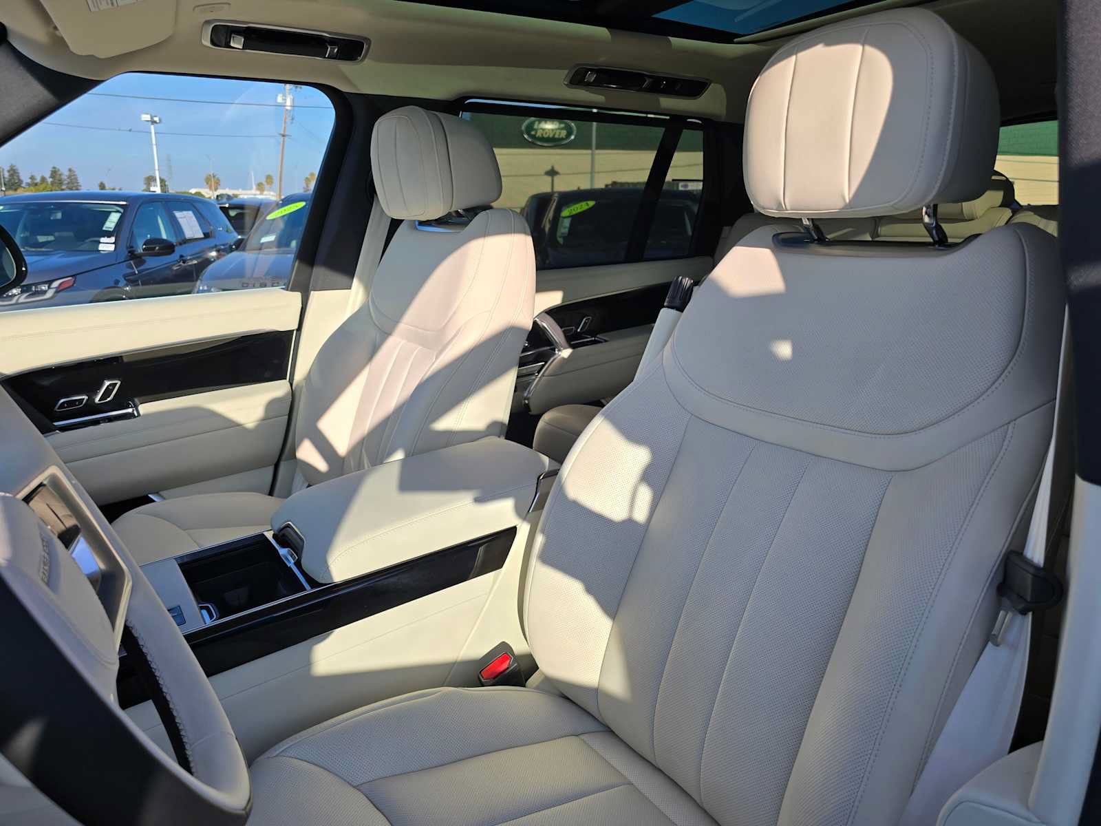 New 2025 Land Rover Range Rover Long Wheelbase SE AWD/4WD image 21