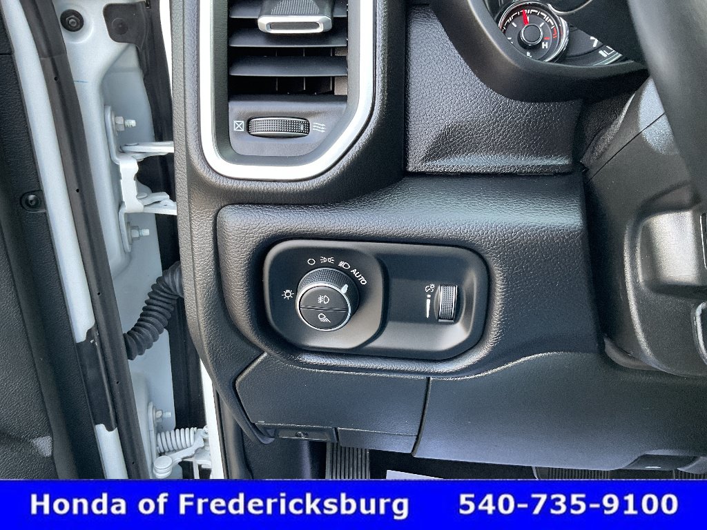 Used 2024 RAM 2500 Big Horn AWD/4WD image 36