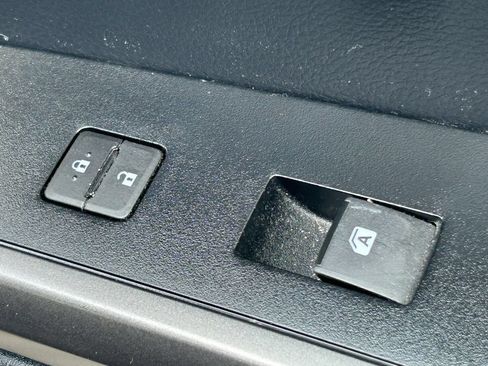 Used 2019 Toyota Tacoma TRD Off-Road AWD/4WD image 33