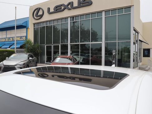 Used 2023 Lexus ES 300h w/ Premium Package FWD image 9