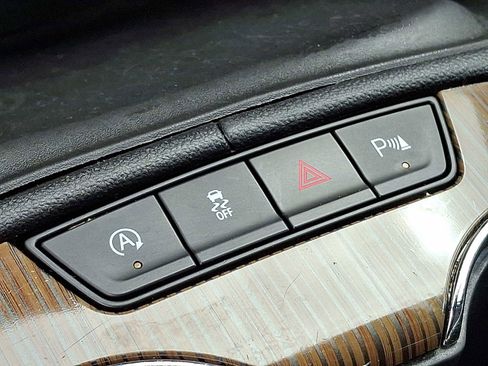 Used 2021 GMC Acadia SLE FWD image 26