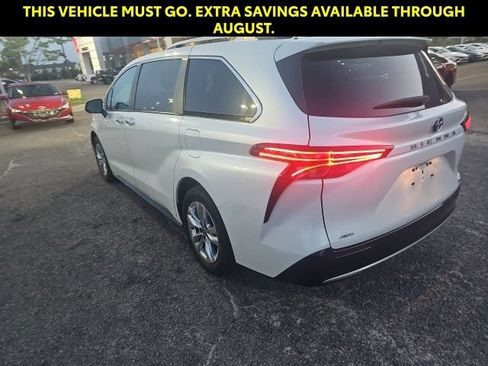 Used 2023 Toyota Sienna Limited AWD/4WD image 8