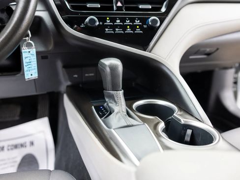 Used 2021 Toyota Camry LE image 28