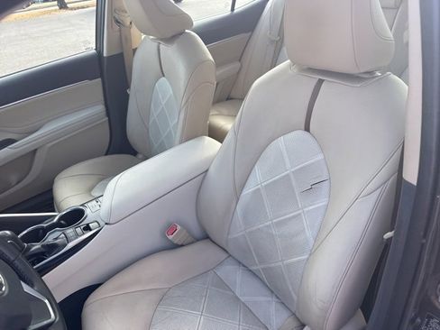 Used 2018 Toyota Camry XLE image 20