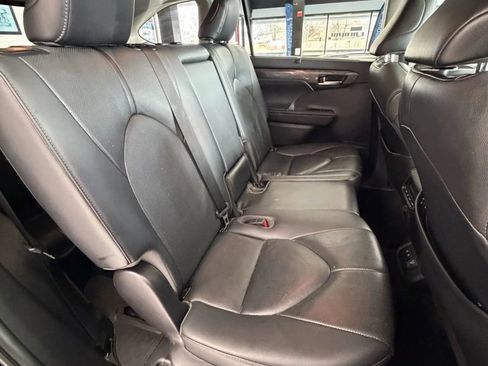 Used 2021 Toyota Highlander Limited AWD/4WD image 14
