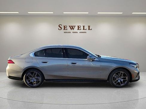Used 2026 BMW 530i w/ Convenience Package RWD image 6