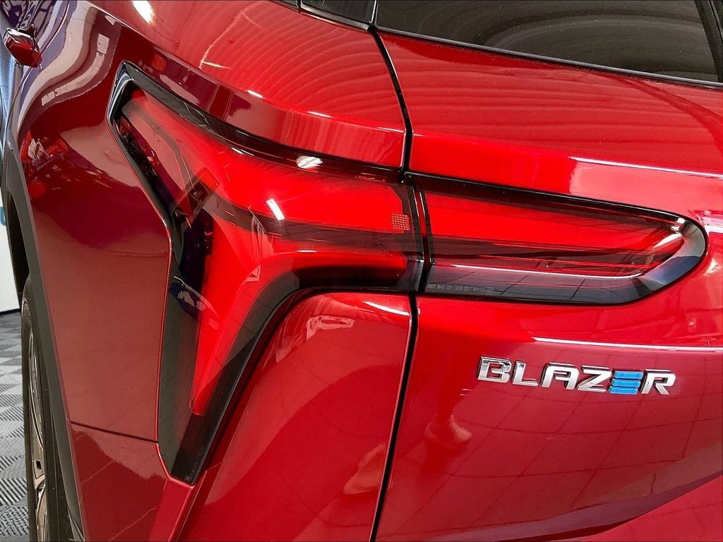 Used 2024 Chevrolet Blazer EV LT AWD/4WD image 33