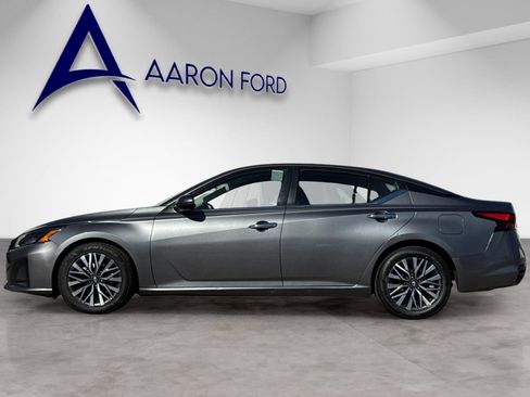 Used 2023 Nissan Altima 2.5 SV image 2