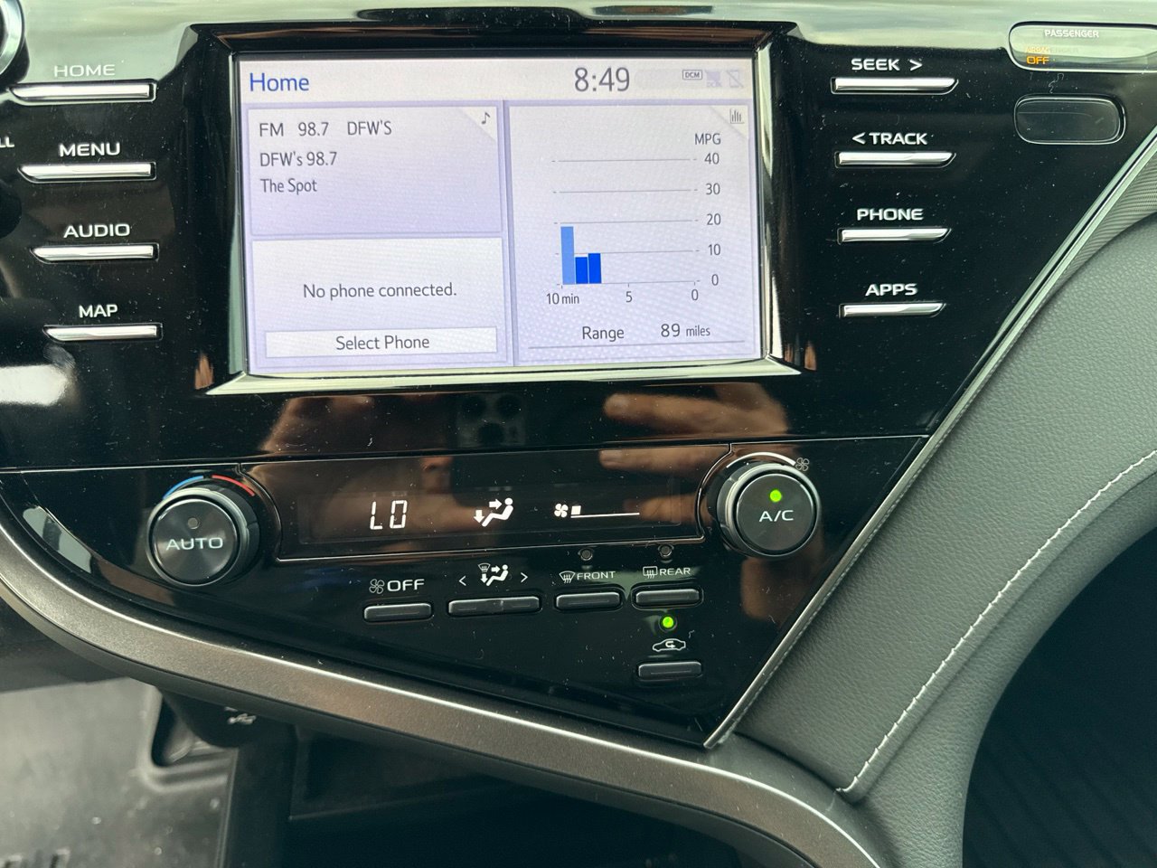 Used 2019 Toyota Camry SE FWD image 23