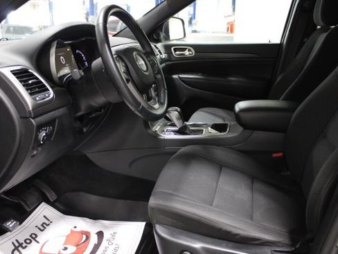 Used 2018 Jeep Grand Cherokee Laredo image 20