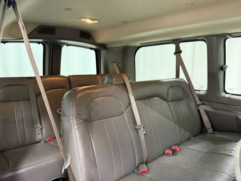 Used 2018 Chevrolet Express 2500 LS w/ Driver Convenience Package RWD image 16