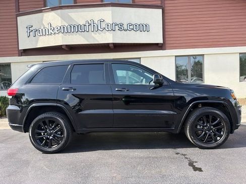 Used 2020 Jeep Grand Cherokee Altitude AWD/4WD image 6