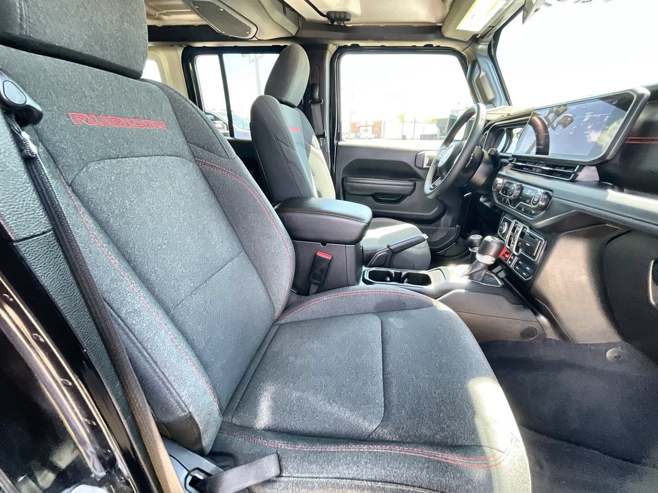 Used 2025 Jeep Wrangler Unlimited Rubicon AWD/4WD image 26