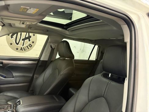 Used 2021 Toyota Highlander Limited AWD/4WD image 37