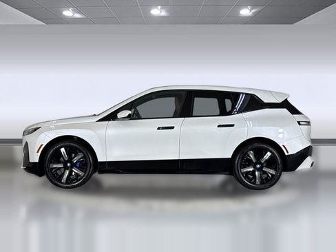 Used 2024 BMW iX xDrive50 w/ Premium Package AWD/4WD image 2