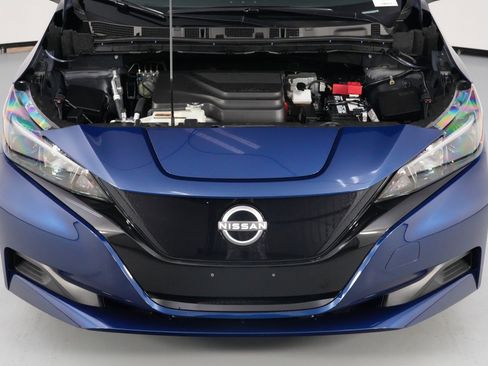 Used 2025 Nissan Leaf S image 7