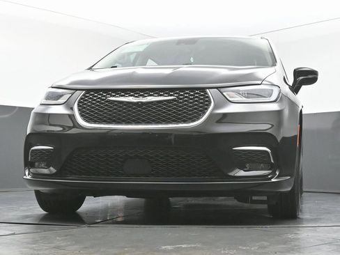 Used 2024 Chrysler Pacifica Touring-L image 52