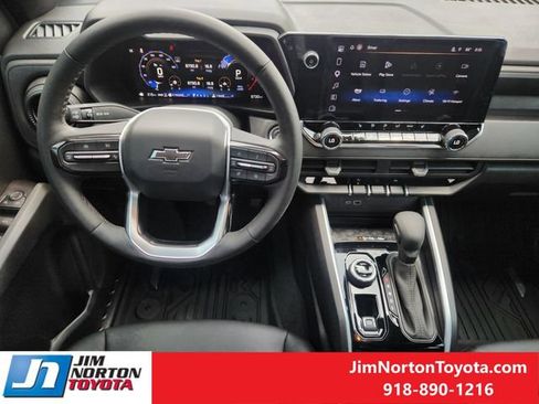 Used 2025 Chevrolet Colorado Trail Boss AWD/4WD image 27
