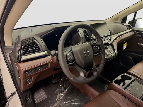 New 2026 Honda Odyssey Touring image 9
