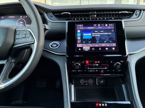 New 2025 Jeep Grand Cherokee L Altitude image 18