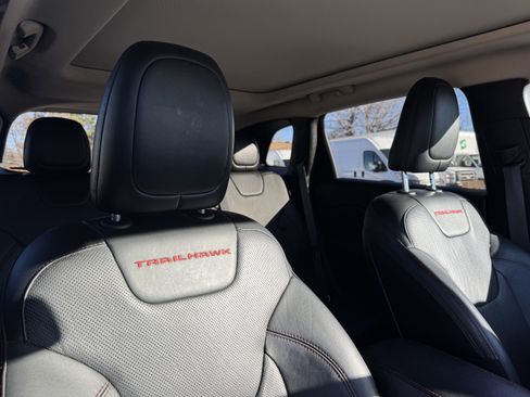 Used 2016 Jeep Cherokee Trailhawk w/ Comfort/Convenience Group image 21