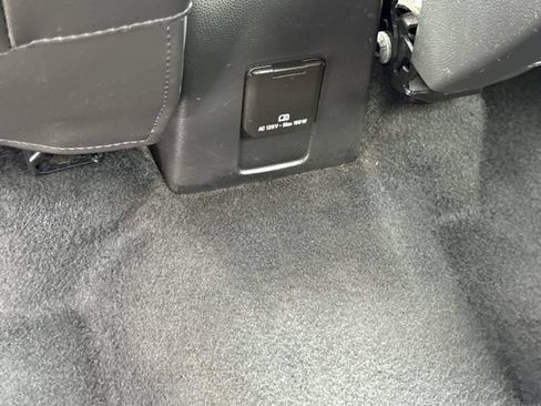 Used 2019 Chevrolet Trax LT w/ LT Convenience Package FWD image 9