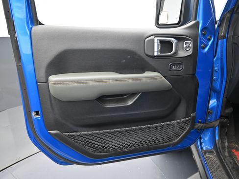 Used 2024 Jeep Gladiator Mojave w/ Technology Group image 17