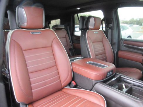 Used 2023 GMC Yukon Denali Ultimate image 9