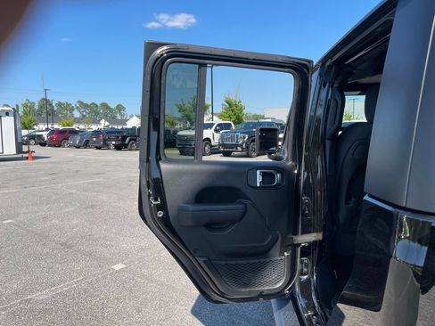 Certified 2025 Jeep Gladiator Rubicon w/ Convenience Group AWD/4WD image 50