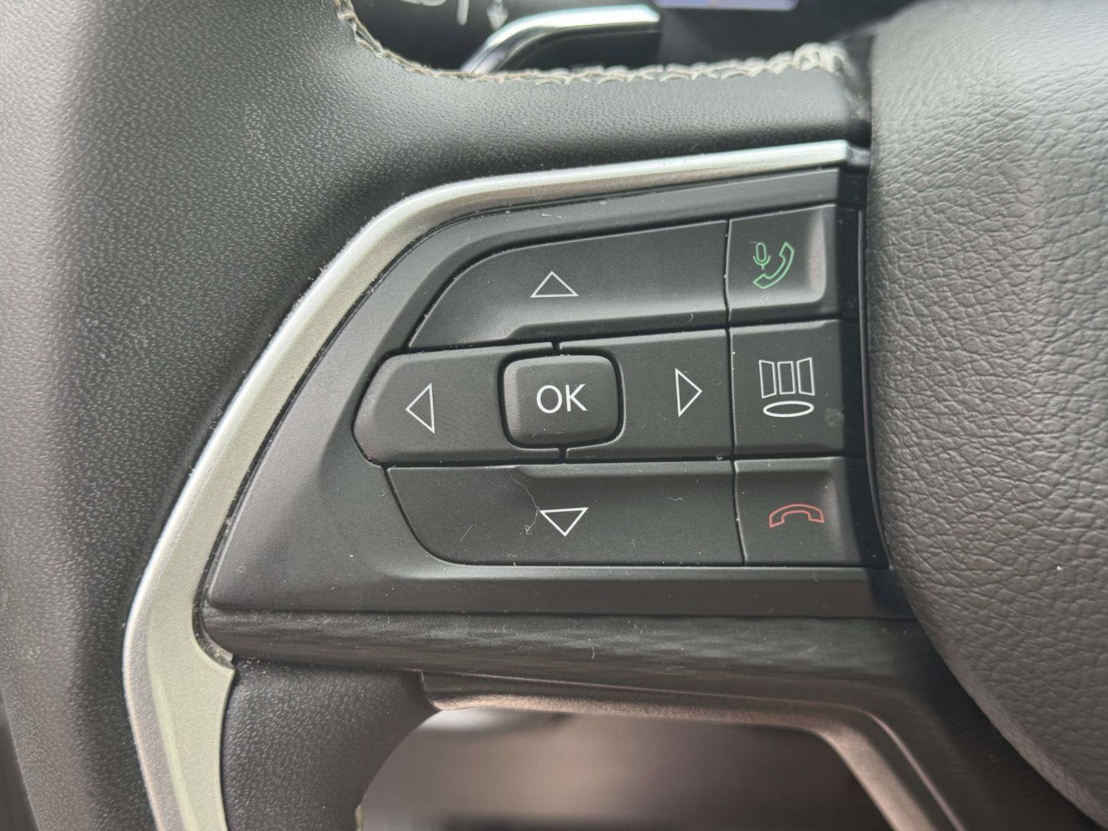 Used 2023 Jeep Grand Cherokee L Laredo AWD/4WD image 25