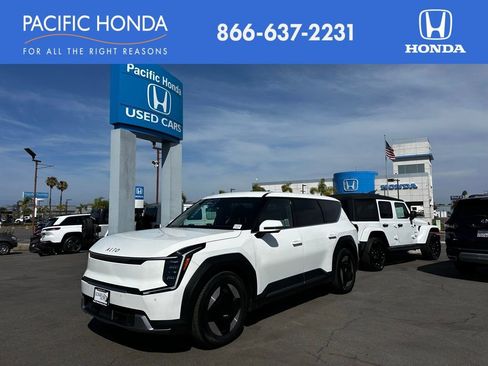 Used 2024 Kia EV9 Light Long Range RWD image 1