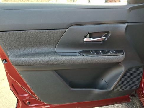 Certified 2025 Nissan Kicks SV image 15