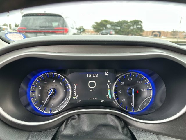 Used 2024 Chrysler Pacifica Touring-L FWD image 21